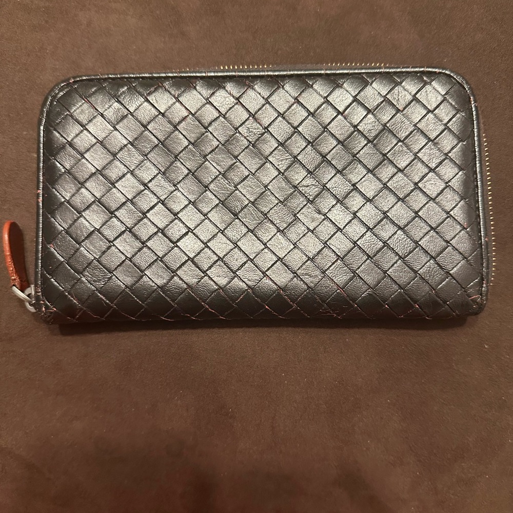 Black Bottega Veneta Zippy Wallet